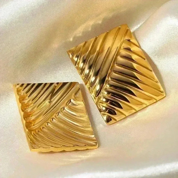 Yellow Gold Women's 18K Gold Plated Stainless Steel Striped Earring - Picture 6 of 10